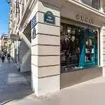 Lease Mobility L Champs-Elysee & Eiffel View L Triplex 2Br & Rooftop