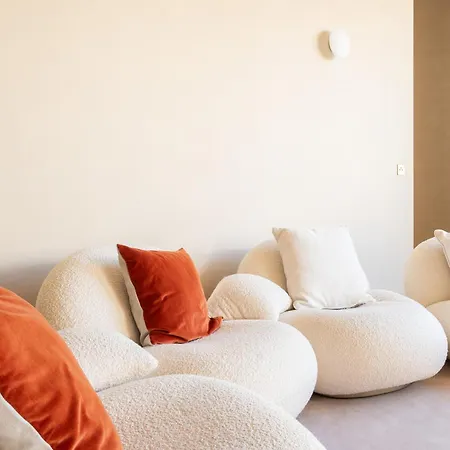 Lease Mobility L Champs-elysee & Eiffel View L Triplex 2br & Rooftop Paris