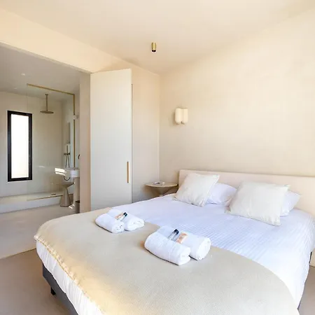 Lease Mobility L Champs-elysee & Eiffel View L Triplex 2br & Rooftop Paris