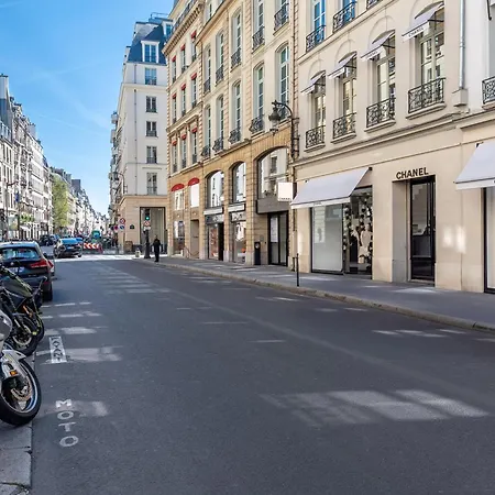 Apartment Lease Mobility L Champs-elysee & Eiffel View L Triplex 2br & Rooftop Paris