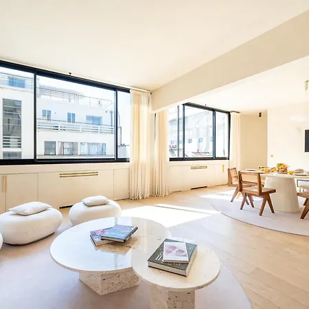 Lease Mobility L Champs-elysee & Eiffel View L Triplex 2br & Rooftop * Paris